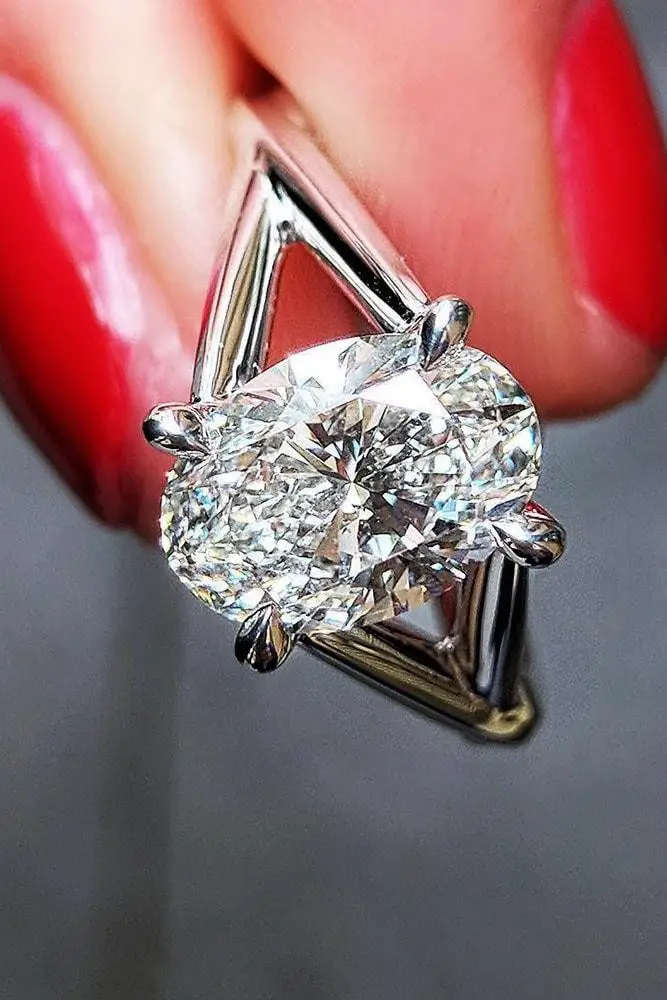 Source: diamondemporium via Instagram, lewisjewelersannarbor via Instagram, superjeweler via Instagram