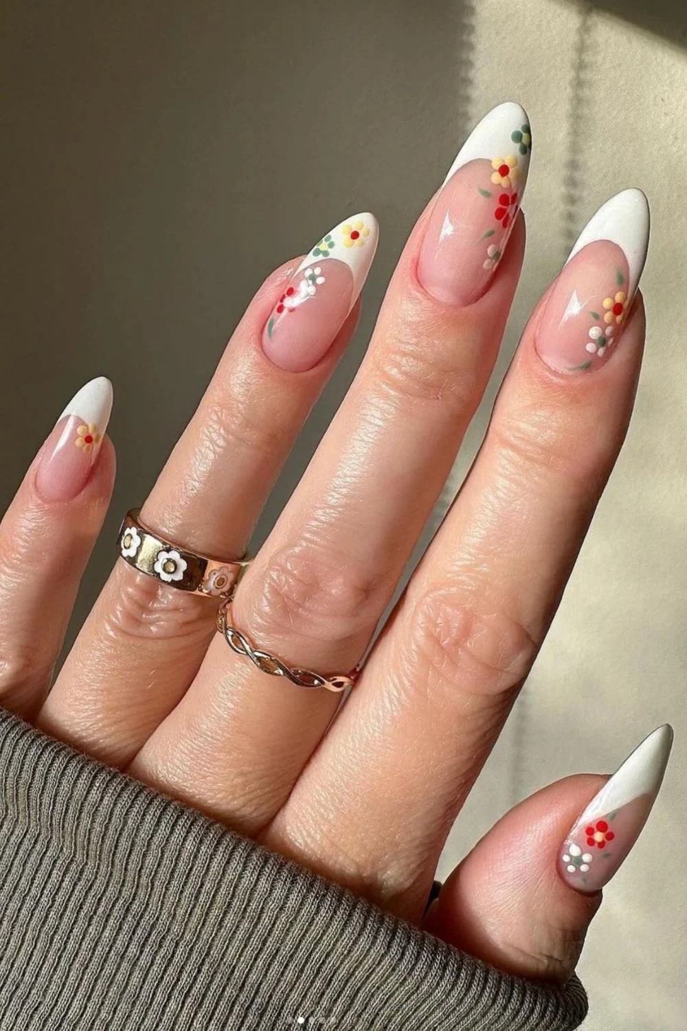Floral Chain French Manicure